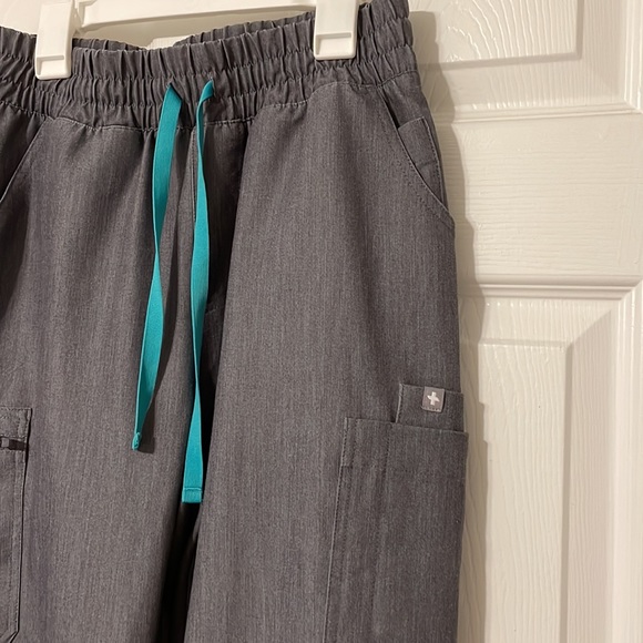 FIGS high waisted yola skinny scrub bottoms - Picture 2 of 4